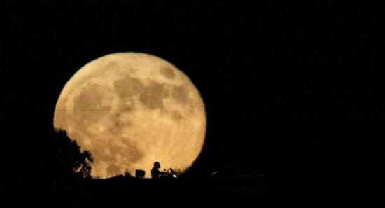 Sri Lankans to Witness Supermoon Today